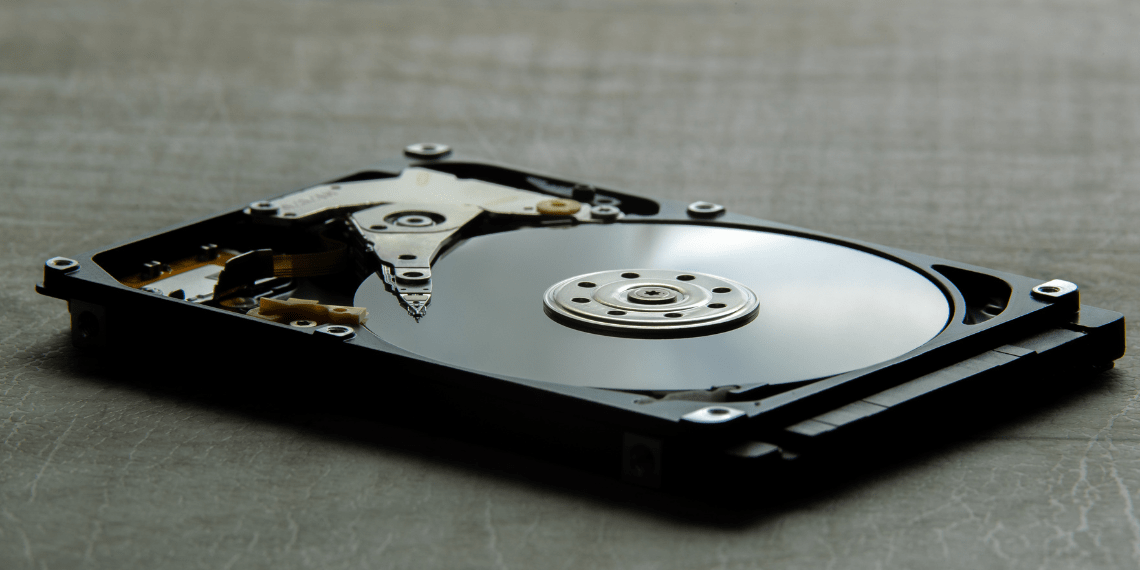 У чому різниця між SSD і HDD-дисками: який краще обрати