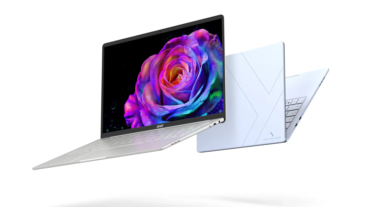 Два ноутбуки Acer Swift Blade 14: один відкритий, другий напіврозкритий кришкою до глядача