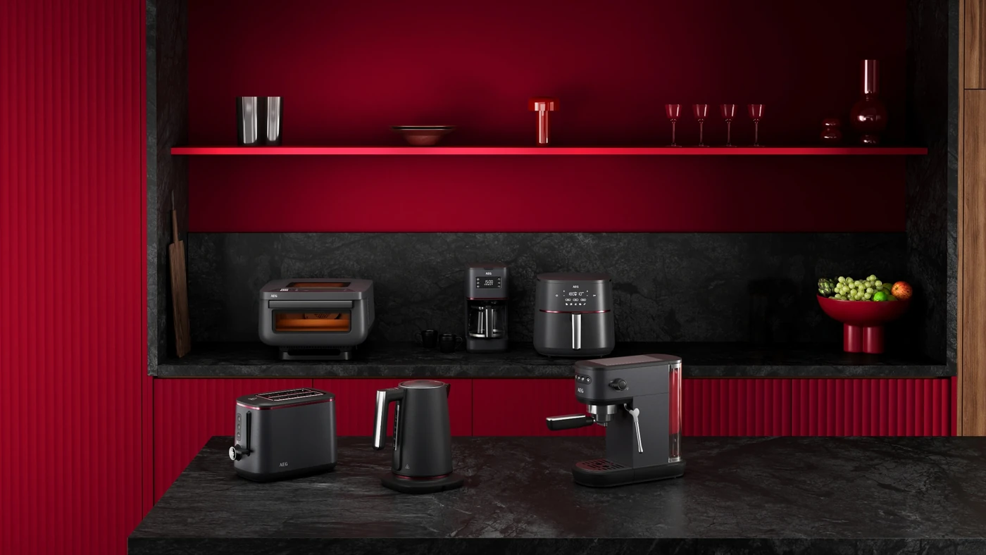 Мала кухонна техніка AEG Design Collection, чайник, тостер і кавоварки в ряд