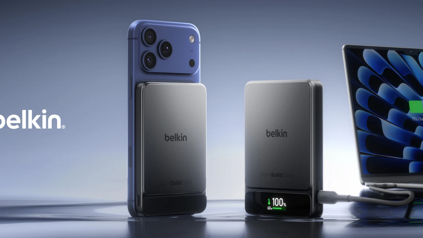 Два павербанки Belkin UltraCharge Pro, тонкий магнітний і з дисплеєм, у чорному й пісочному кольорах