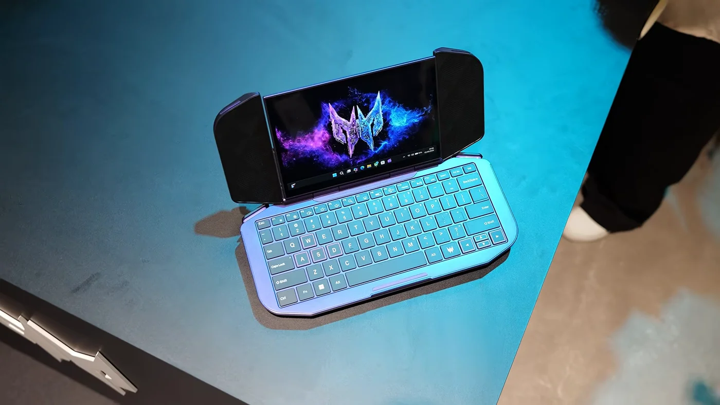 Концепт Acer Project DualPlay Mini з розкладеною клавіатурою