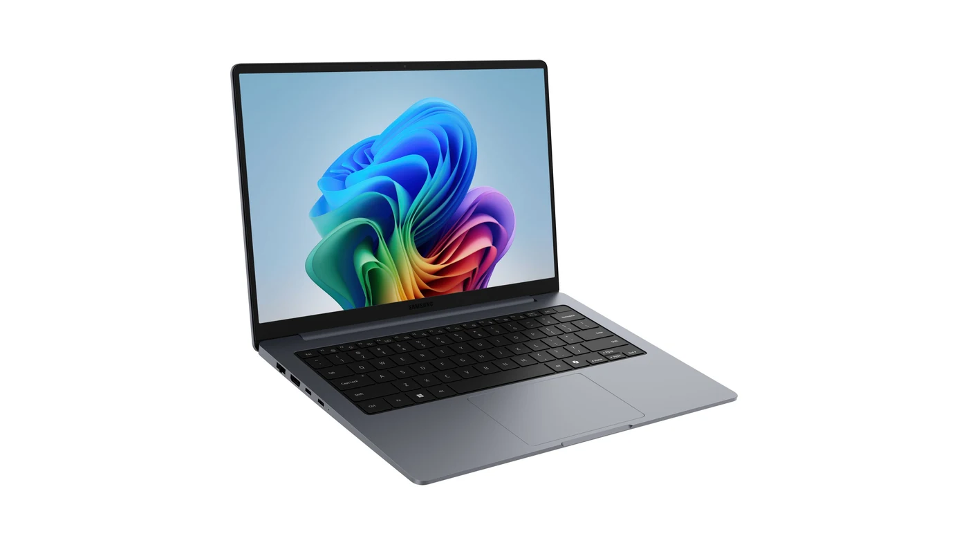 Ноутбук Samsung Galaxy Book6 14″ з відкритим екраном на білому тлі