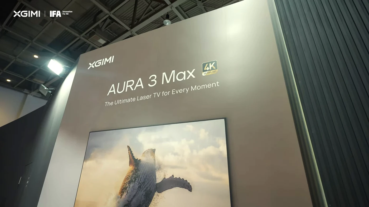 Банер XGIMI AURA 3 Max над екраном на стенді XGIMI на IFA 2026