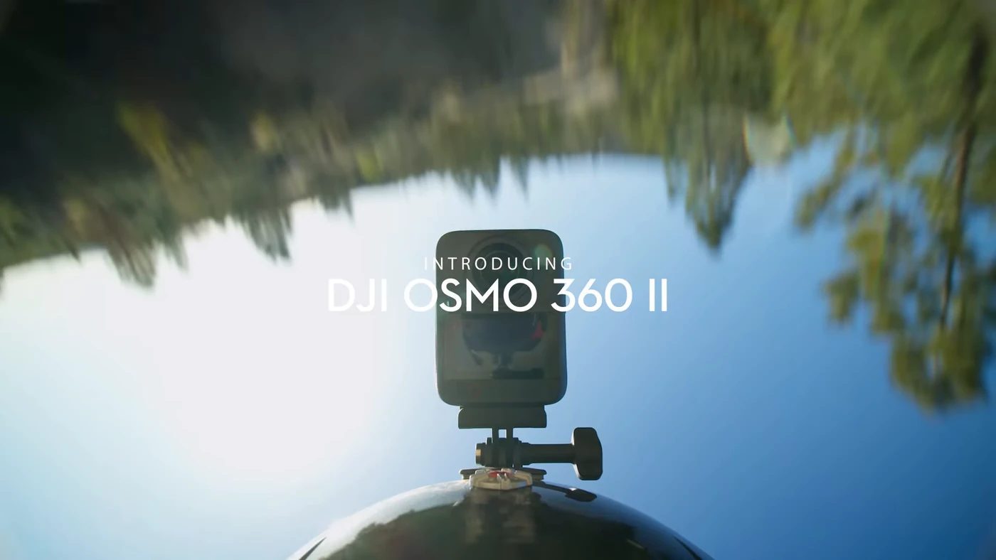 Камера DJI Osmo 360 II на кріпленні з написом Introducing DJI Osmo 360 II